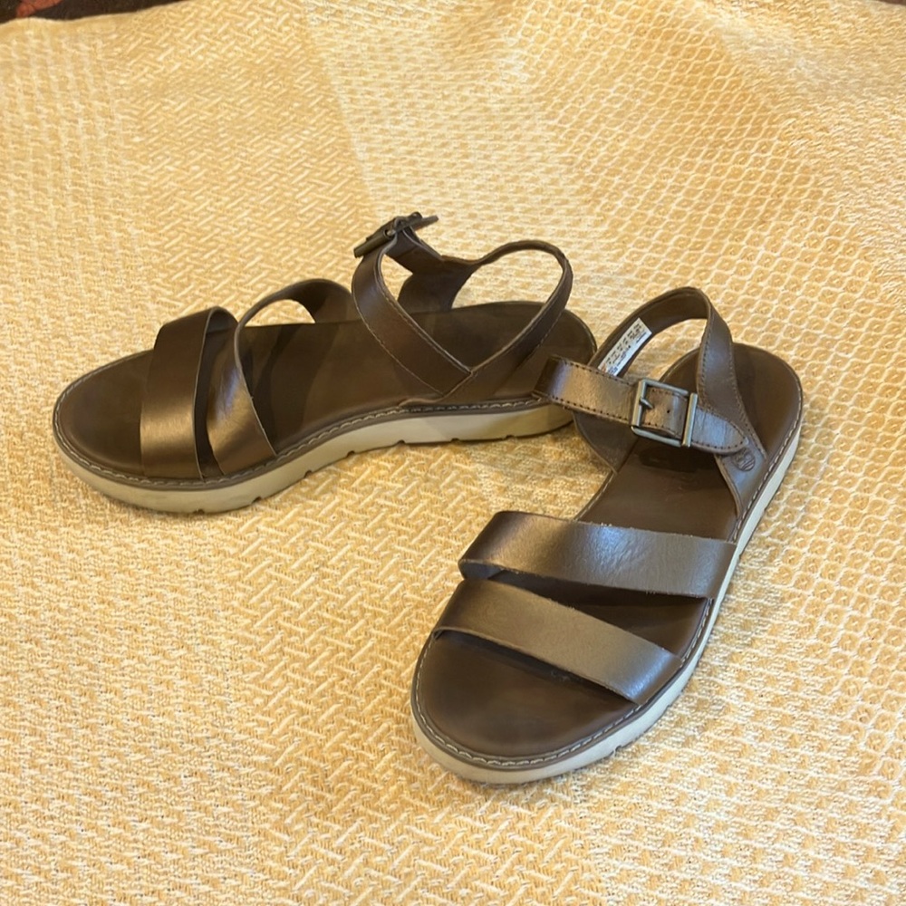 Women’s Timberland Brown Sandal, Like New. Size 9, Leather Straps